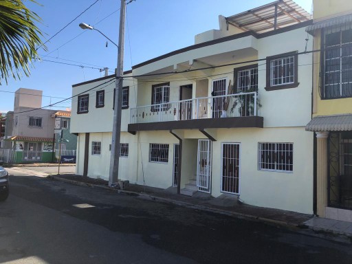 Hermoso edificio de 8 apartamentos en Bonao Calle Eugenio Maria De Hosto