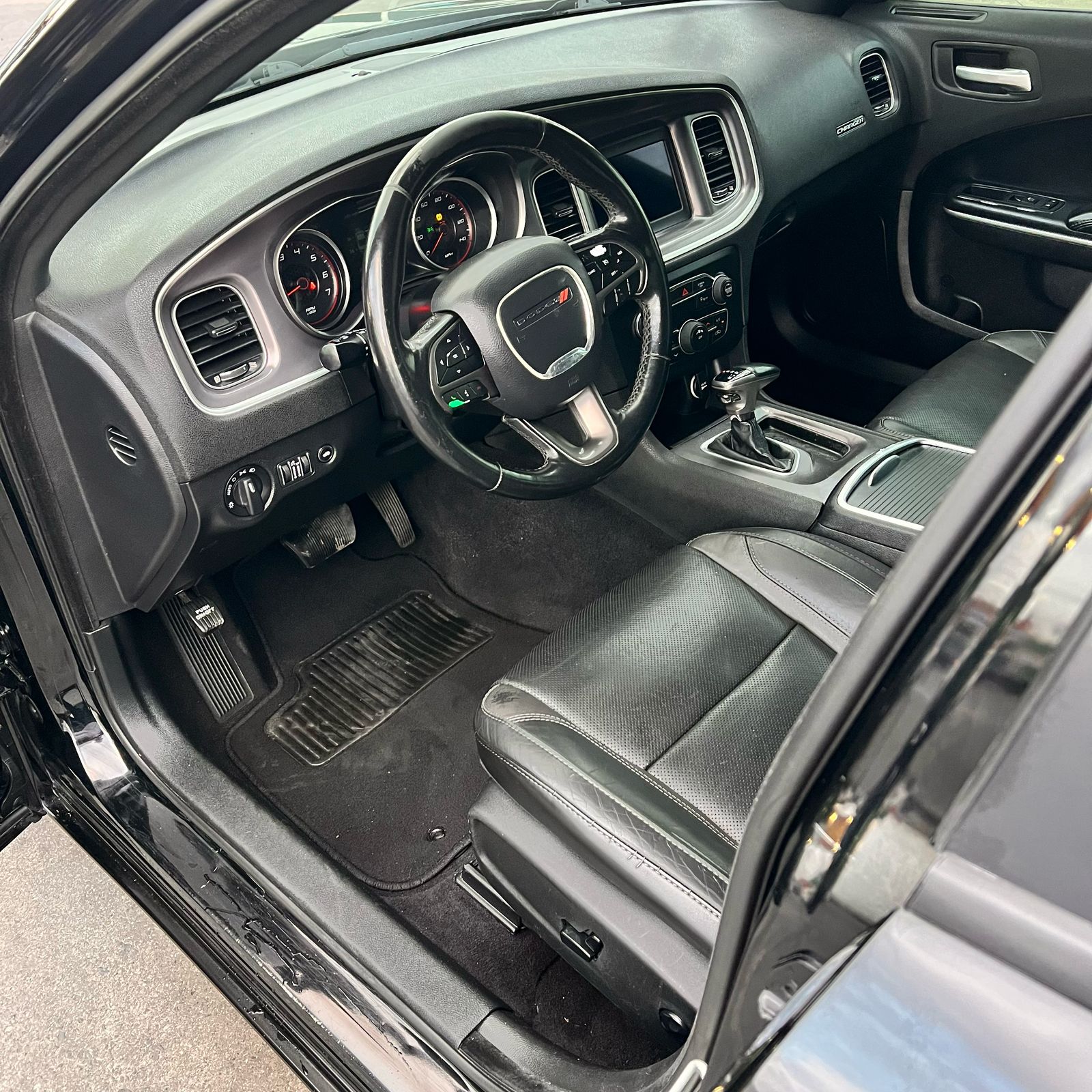 carros - Dodge Charger SXT 2019 9