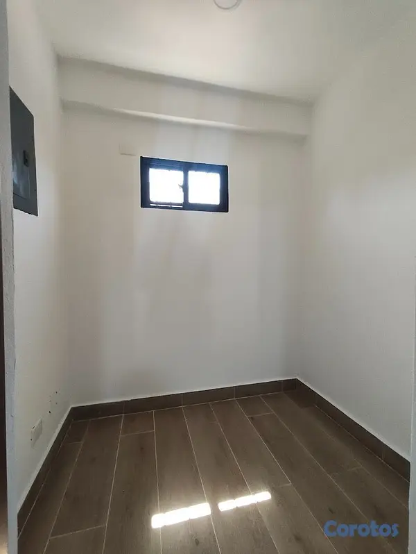 oficinas y locales comerciales - Oficina en alquiler primer nivel en la 27 de febre 12