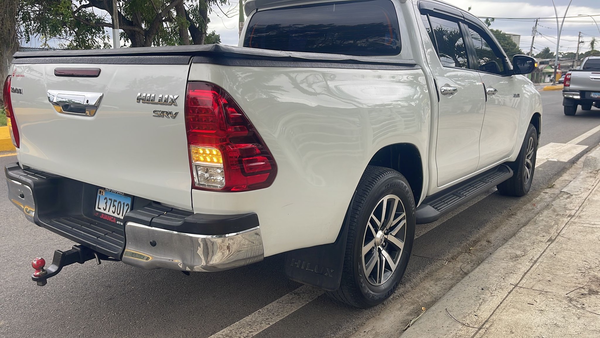 jeepetas y camionetas - Toyota Hilux 2018 limited Blanca 4