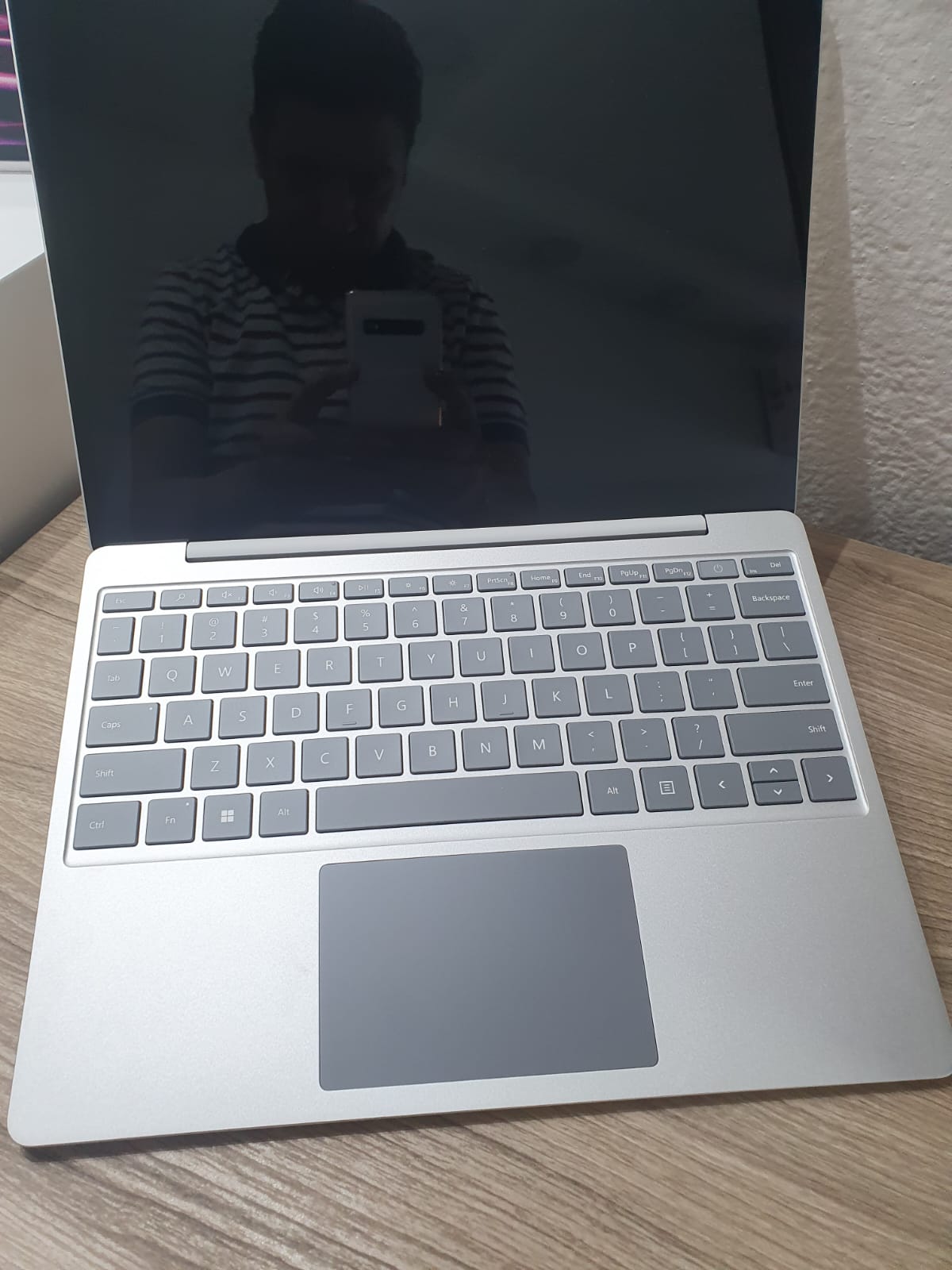 computadoras y laptops - Microsoft Surface Laptop Go3, Core i5 12th, Touch 12,4" 8GB RAM, 256GB SSD Nueva 3