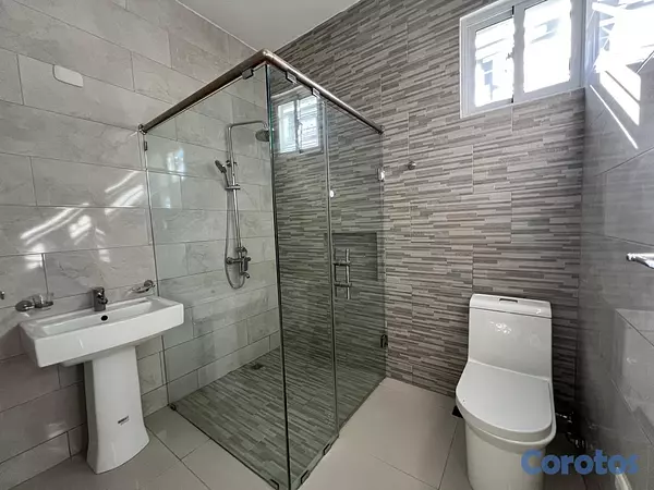 casas - Casa espaciosa en precio especial, con amplio patio  8