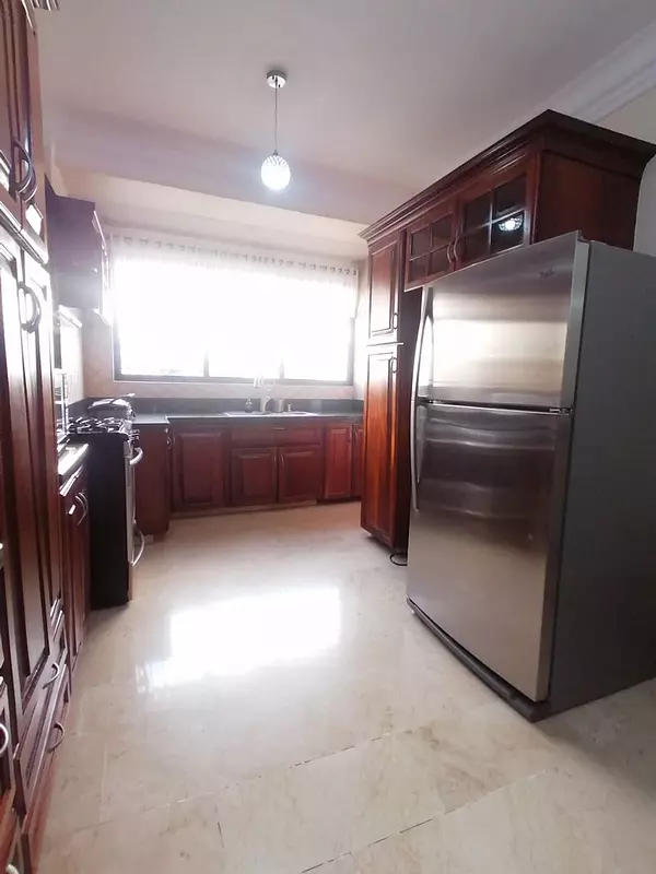 apartamentos - Apartamento AMUEBLADO en alquiler en Los Cacicazgos: 

215 mt / 2do piso 
2 hab  3