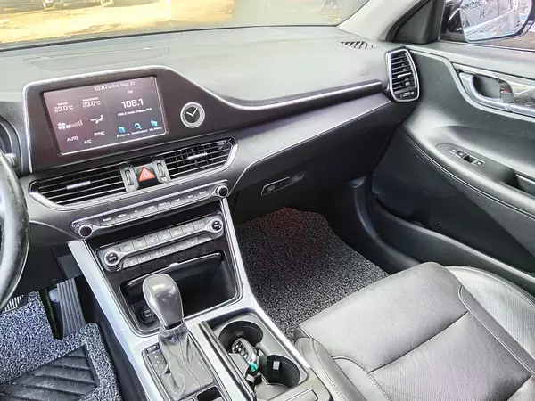 carros - HYUNDAI GRANDEUR 2017 NEGRO 8