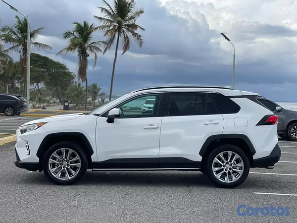 jeepetas y camionetas - Toyota RAV4 XLE 2020 4
