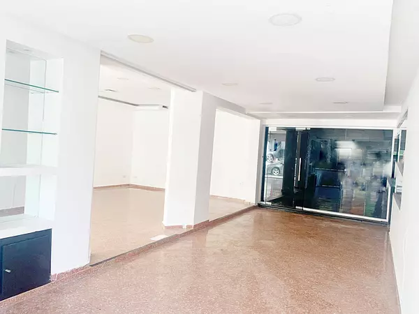 oficinas y locales comerciales - Alquiler local céntrico en el mirador  4
