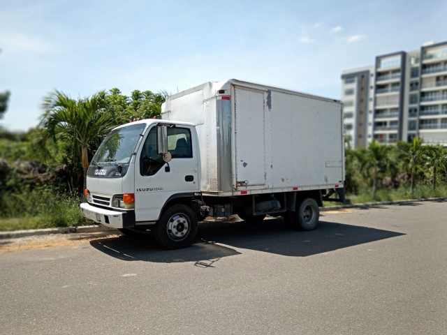 camiones y vehiculos pesados - Camión Isuzu 2003 1