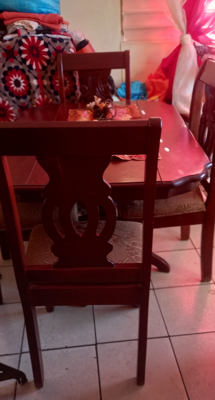 muebles y colchones - comedor en caoba de 4 sillas 