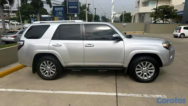 jeepetas y camionetas - Toyota 4runner sr5 2014 3