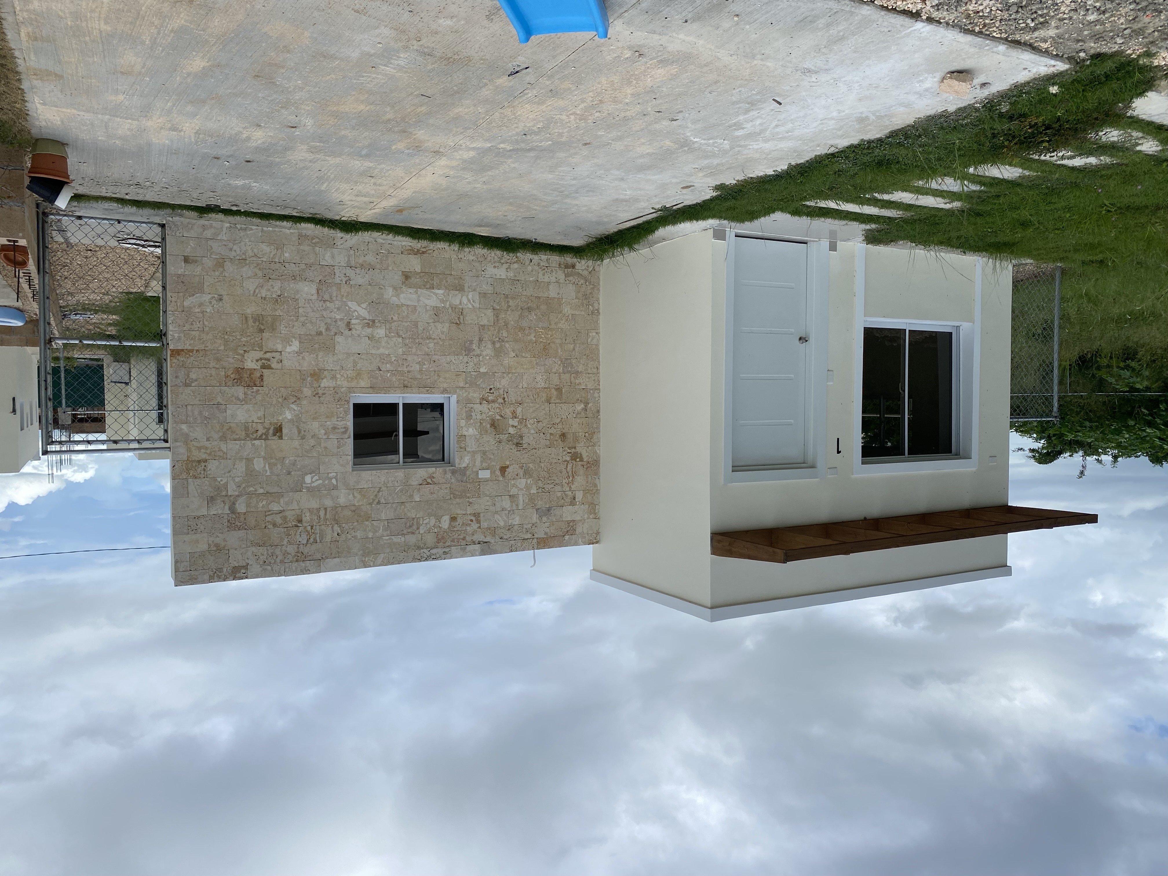 casas - Se renta casa de 2 habitaciones sin muebles en ciudad del sol. 