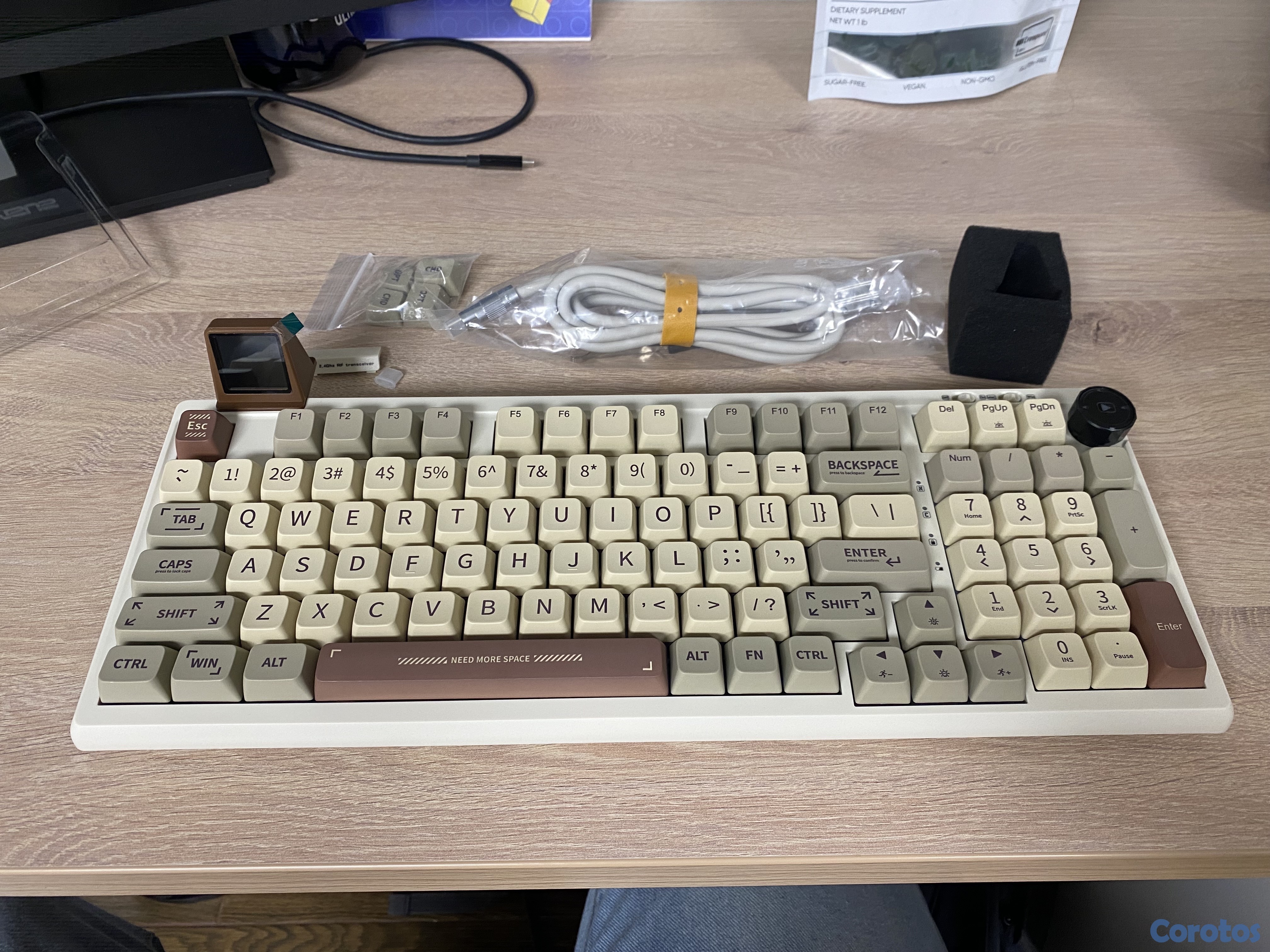 accesorios para electronica - Teclado Mecánico Epomaker RT100 – Retro, RGB, Tri-Mode + Pantalla Smart 1