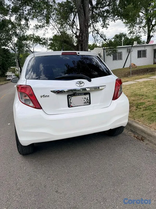 carros - Toyota vitz 2012 4