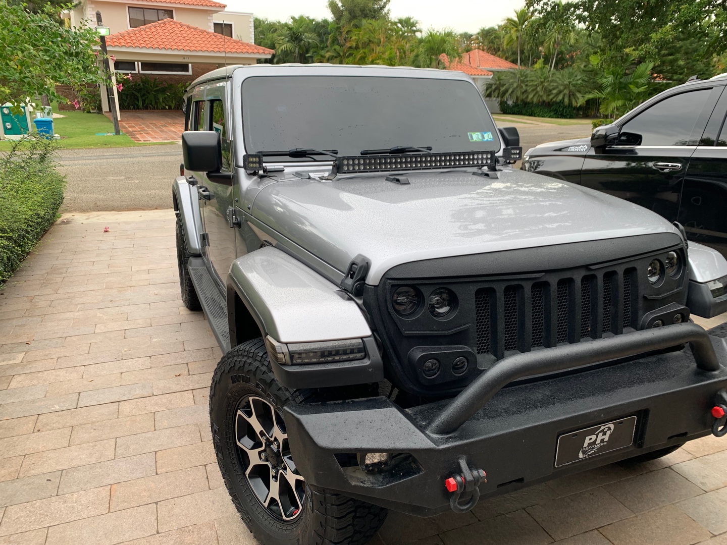 jeepetas y camionetas - jeep sahara 3.6 litros 2018 1
