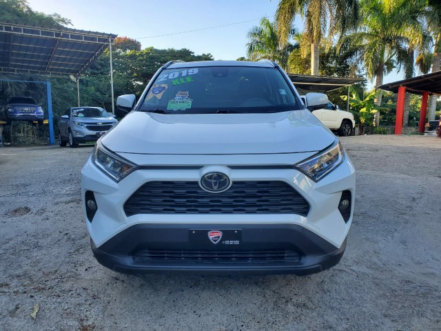 jeepetas y camionetas - Toyota Rav4 XLE 4x2 2019Clean Carfax  2