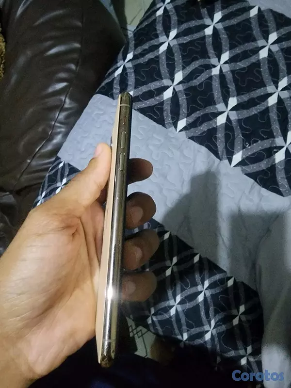 celulares y tabletas -     iphone 11 pro max capacidad 64 gb 3