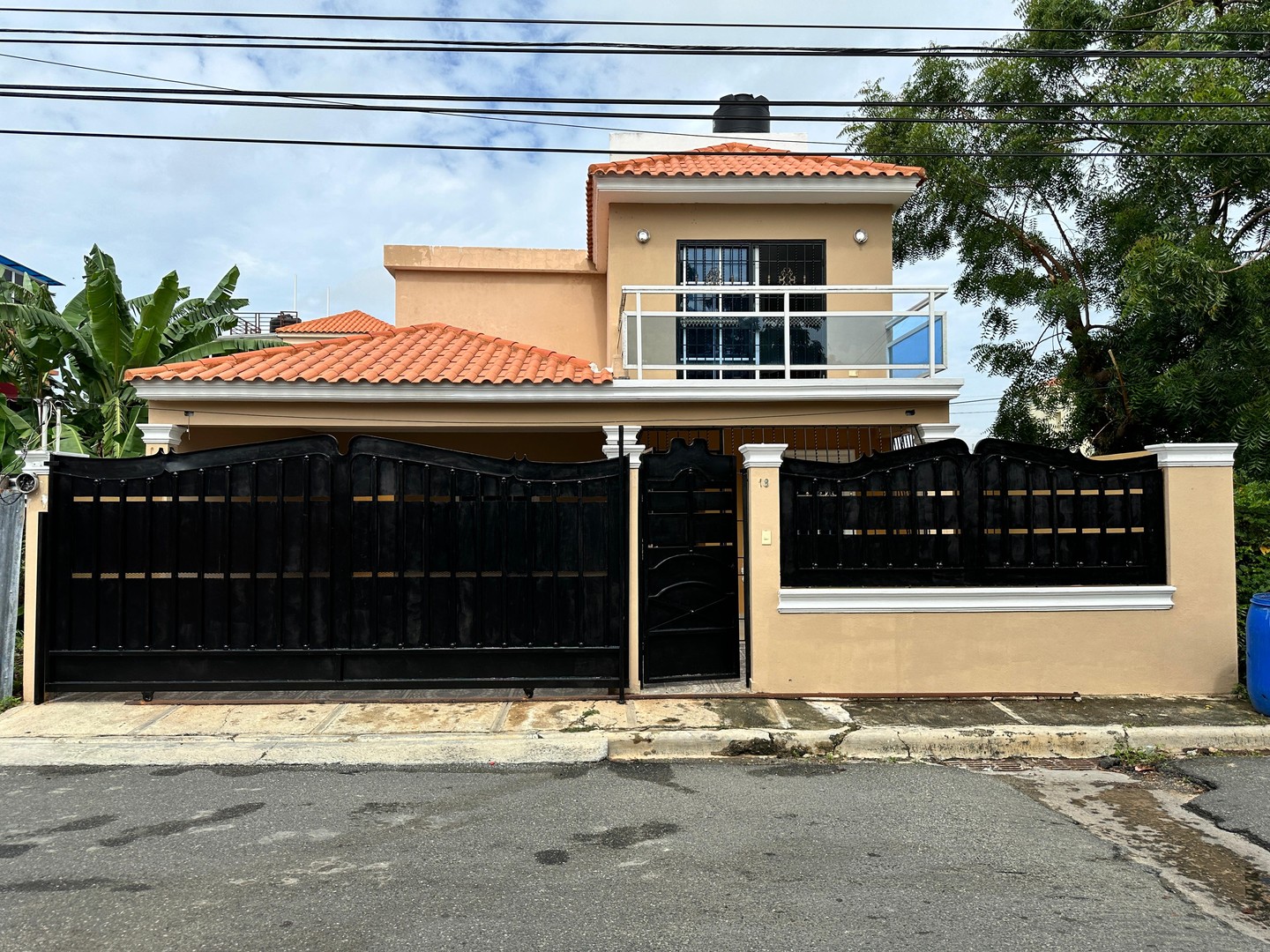 casas - Casa de 2 niveles con mucho patio, Prado Oriental 0