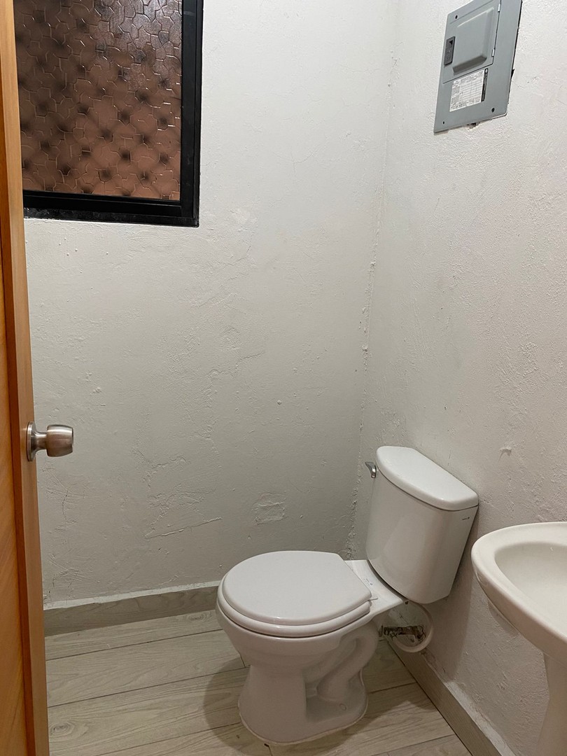 oficinas y locales comerciales - Propiedad de 2 Niveles en Venta, Jardines Metropolitanos  6