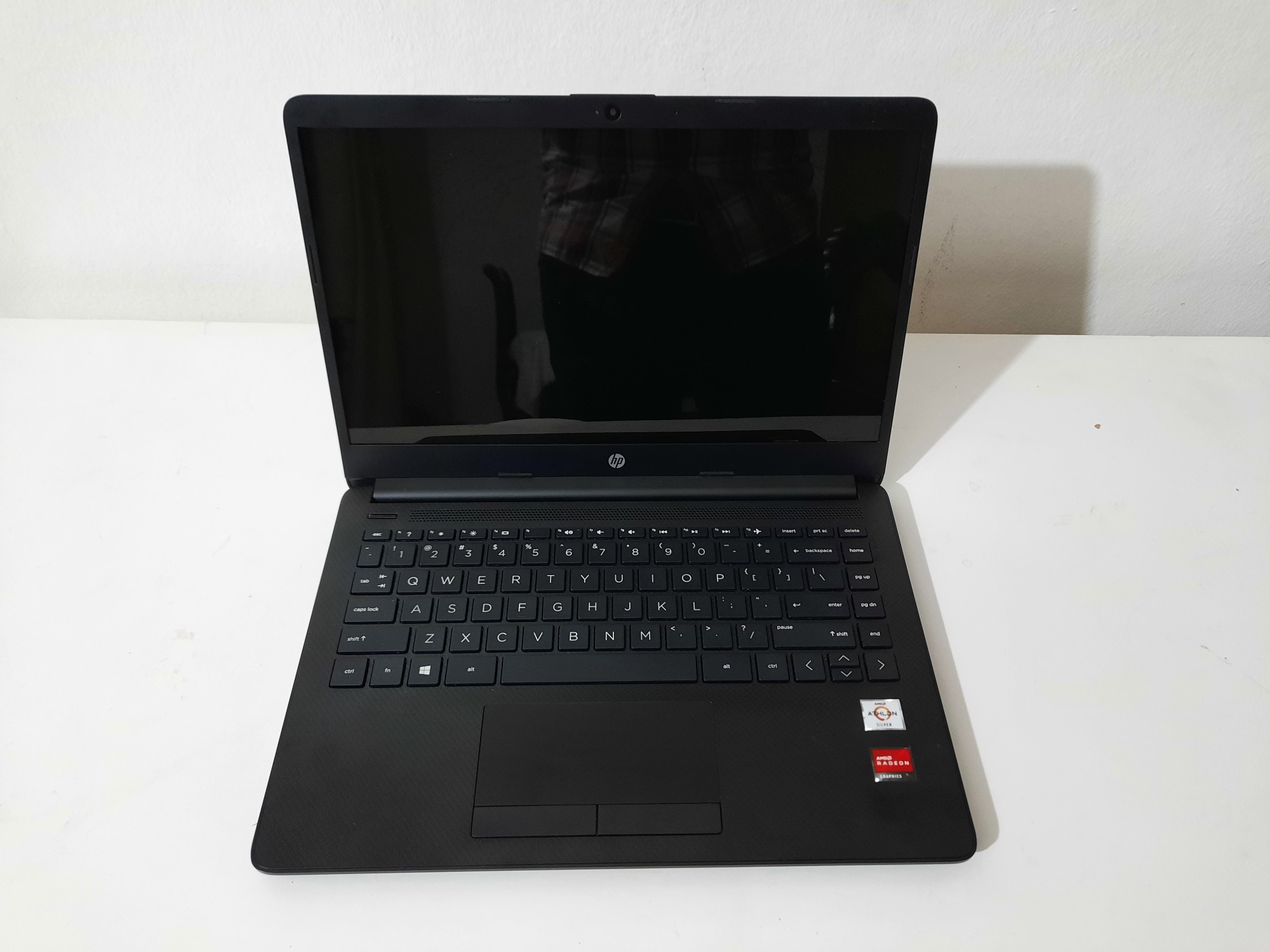 computadoras y laptops - Laptop HP 10th gen 14 pulg. AMD Athlon Silver 3050u
