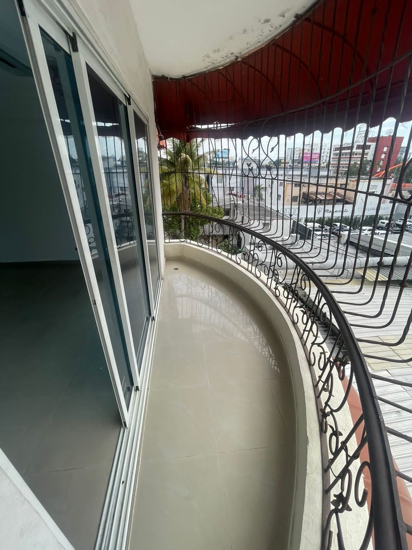 apartamentos - Se alquila apartamento clásico vacío en Evaristo Morales 2