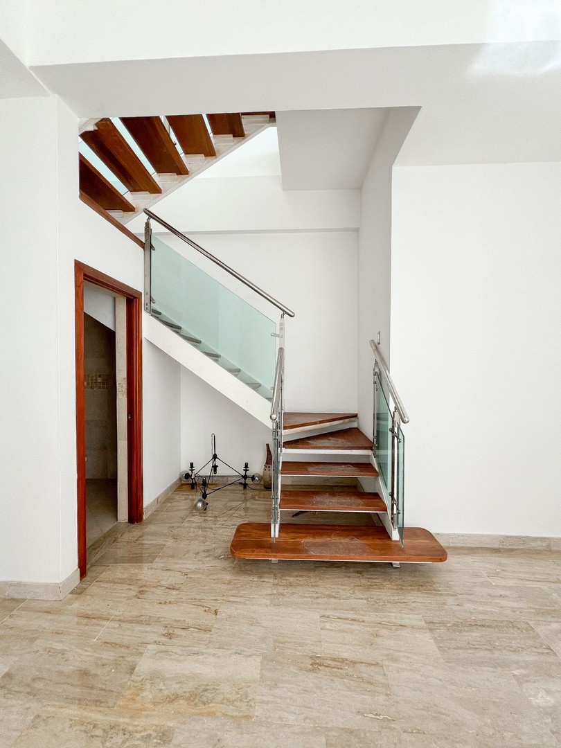 apartamentos - Naco, Hermoso e Iluminado Penthouse en Alquiler Sin Mobiliario 9