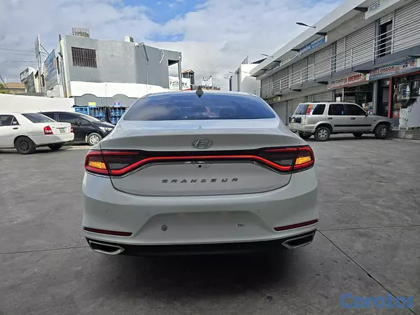 carros - HYUNDAI GRANDEUR 2018 BLANCO 8
