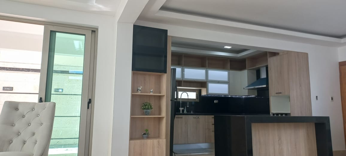 casas - Amplia y Lujosa Casa de 3 Niveles en Reparto Manhattan 2