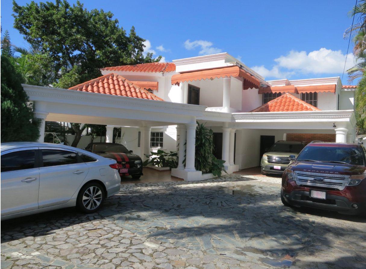 casas - Venta de casa en Alameda SDO Con 1,000mt de solar y piscina! 4