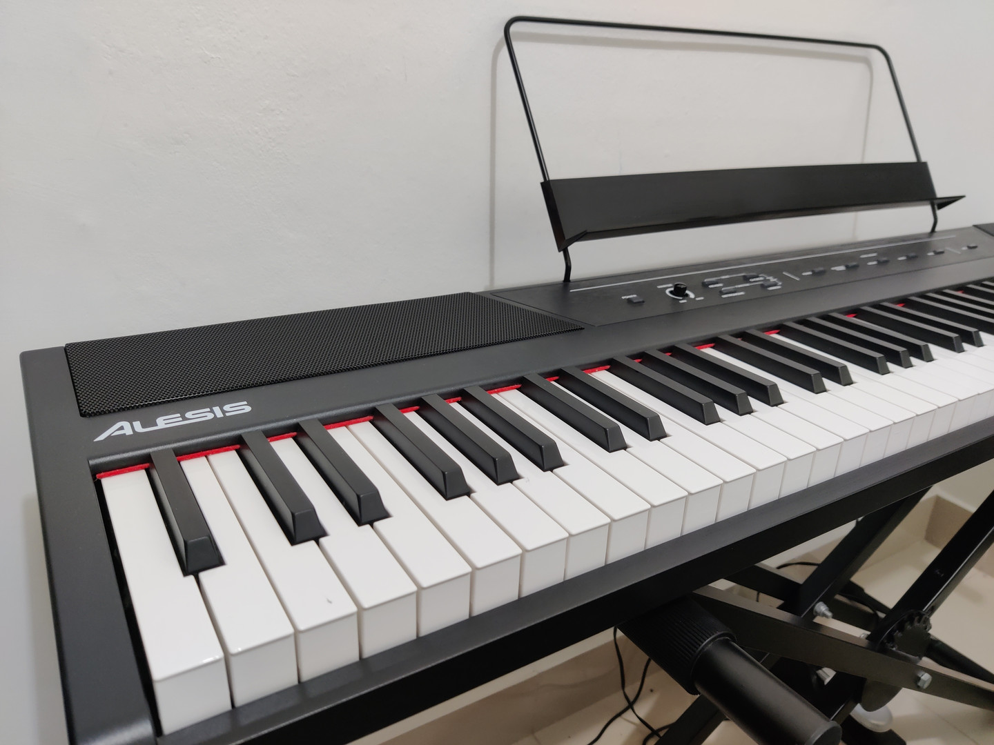instrumentos musicales - Alesis Recital - piano digital de 88 teclas semipesadas estante y pedal incluido