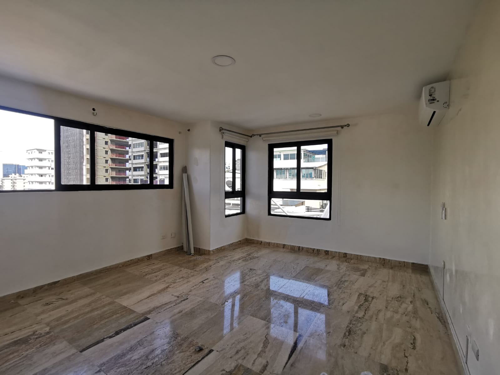 apartamentos - VENDO APARTAMENTO MODERNO CON 3 PARQUEOS PIANTINI y linea Blanca Incluida 2