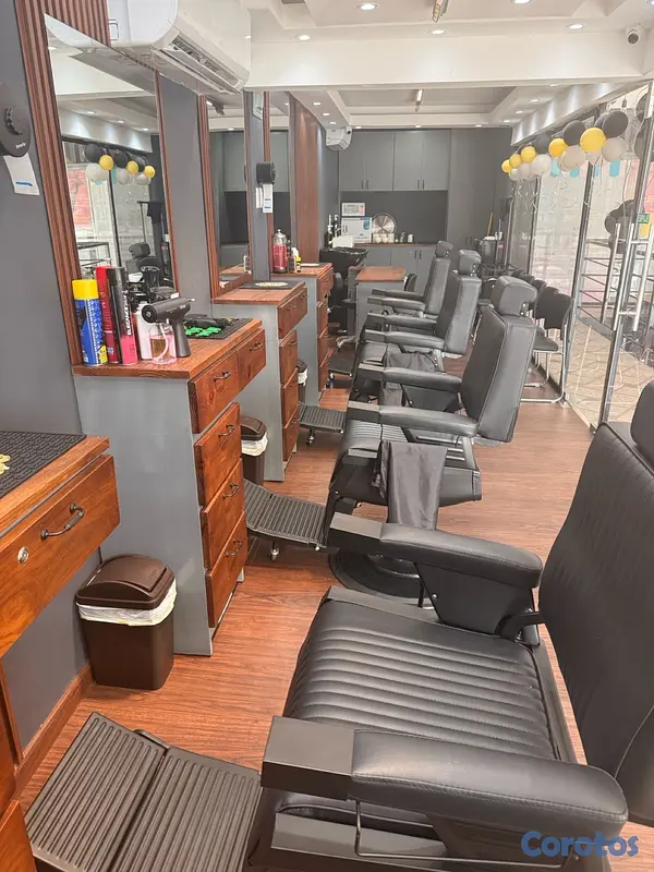 empleos disponibles - Barberos con experiencia en máquinas y tijeras  2