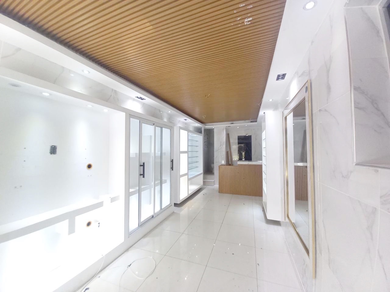 oficinas y locales comerciales - Local en Bella vista  4