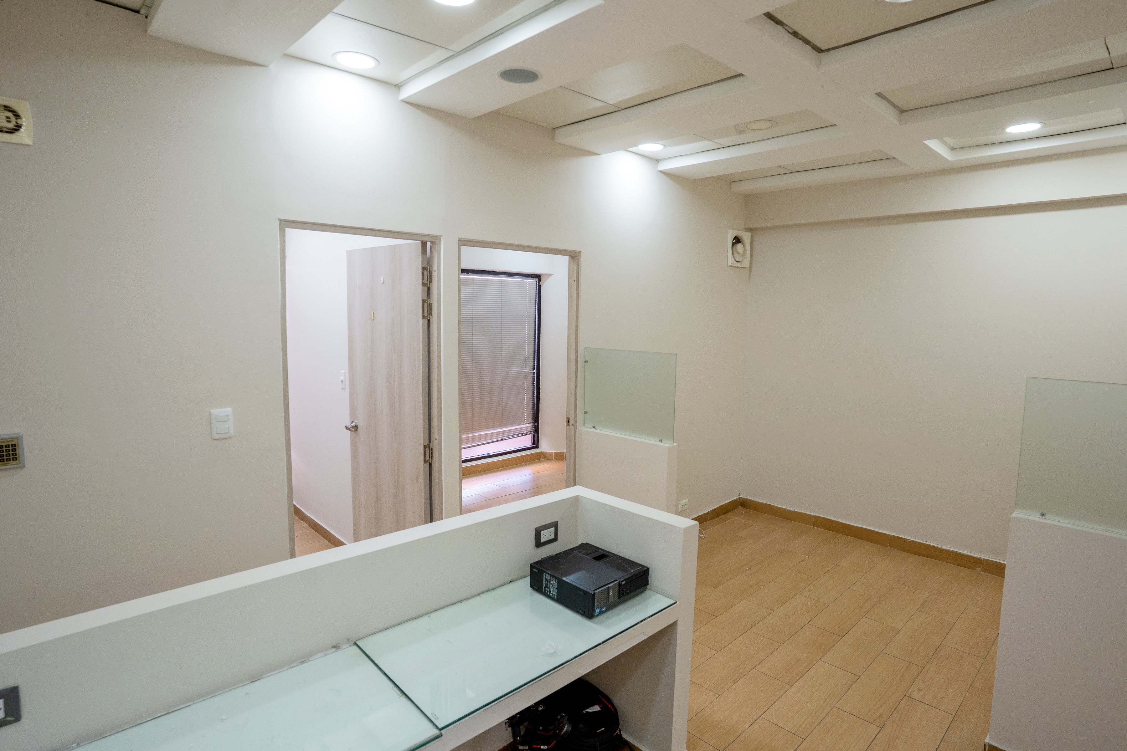 oficinas y locales comerciales - Local en Bella vista primer nivel  8