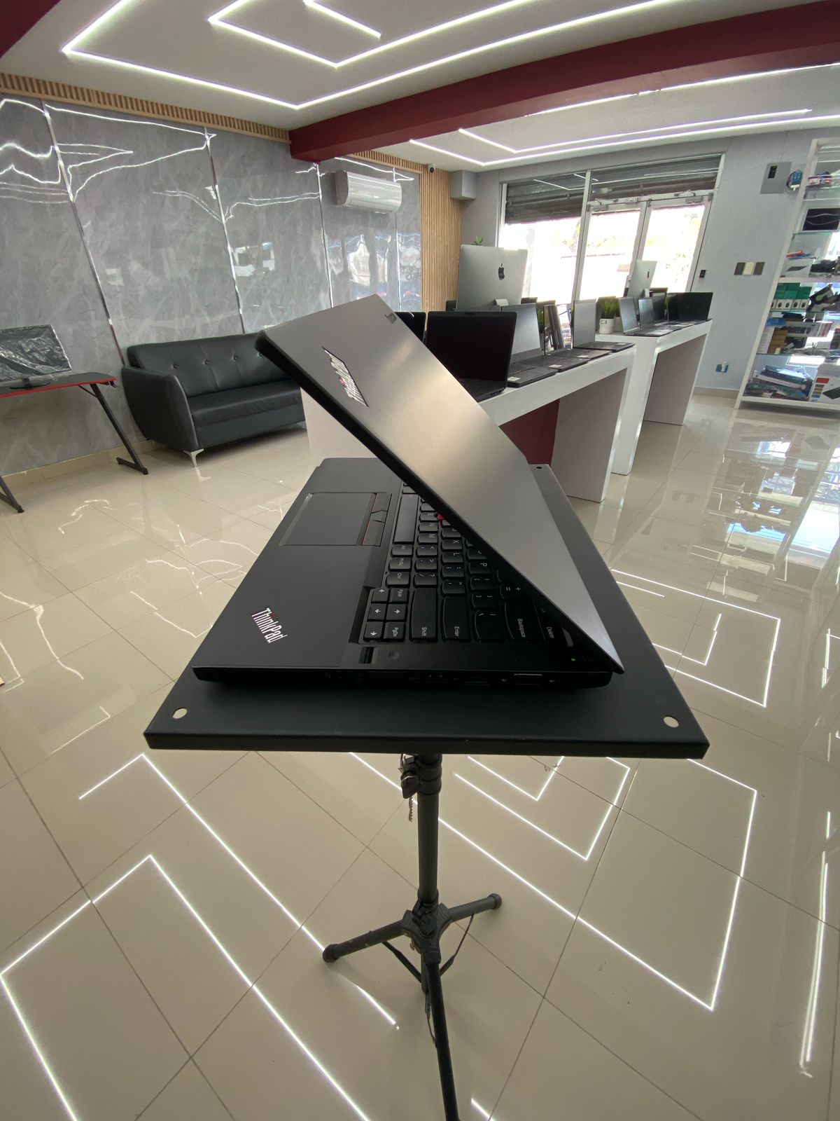 computadoras y laptops - Lenovo Thinkpad T450s  i5 6ta Gen 8GB Ram 256SSD 2
