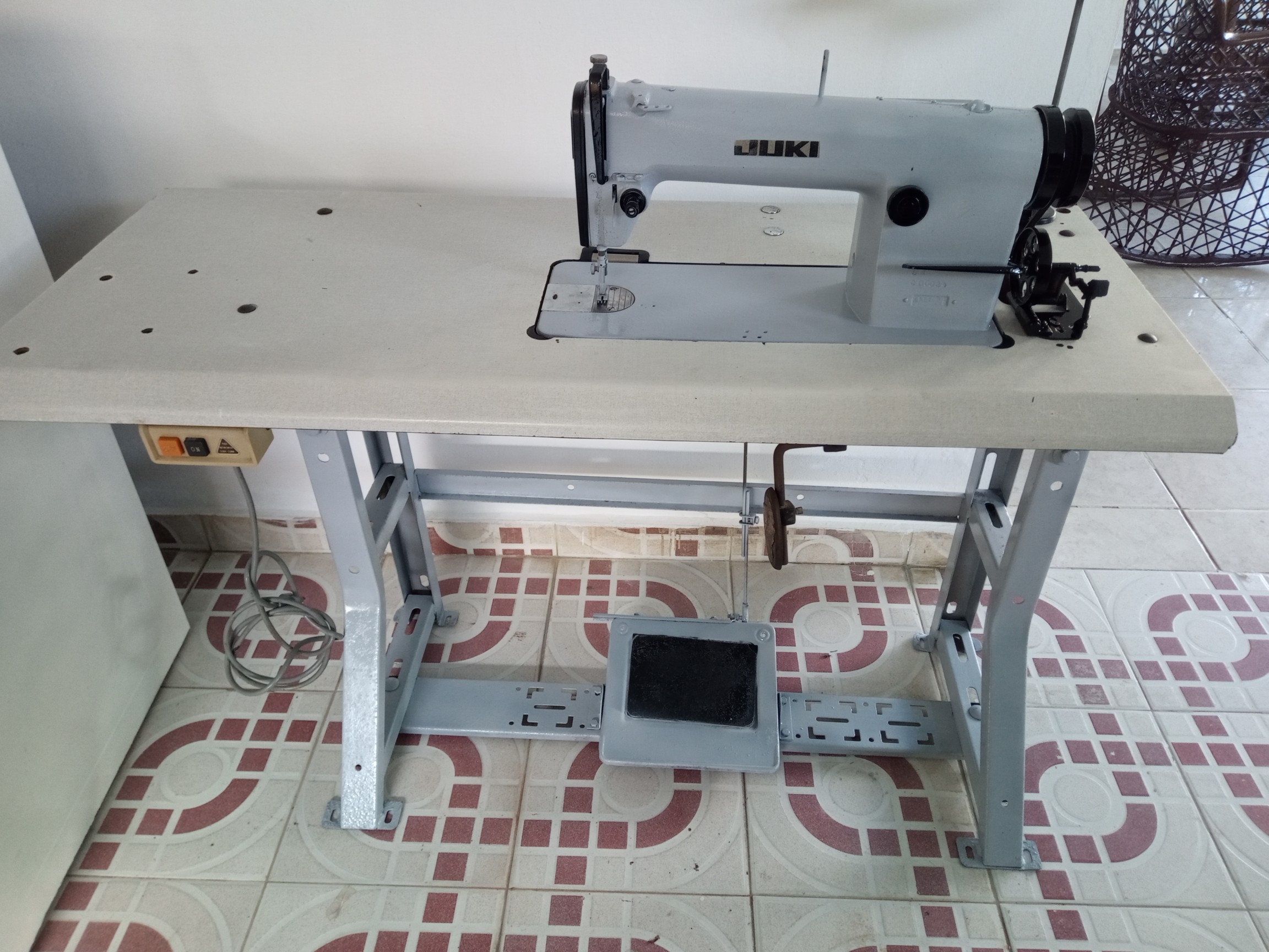 electrodomesticos - Máquina de coser Yuki