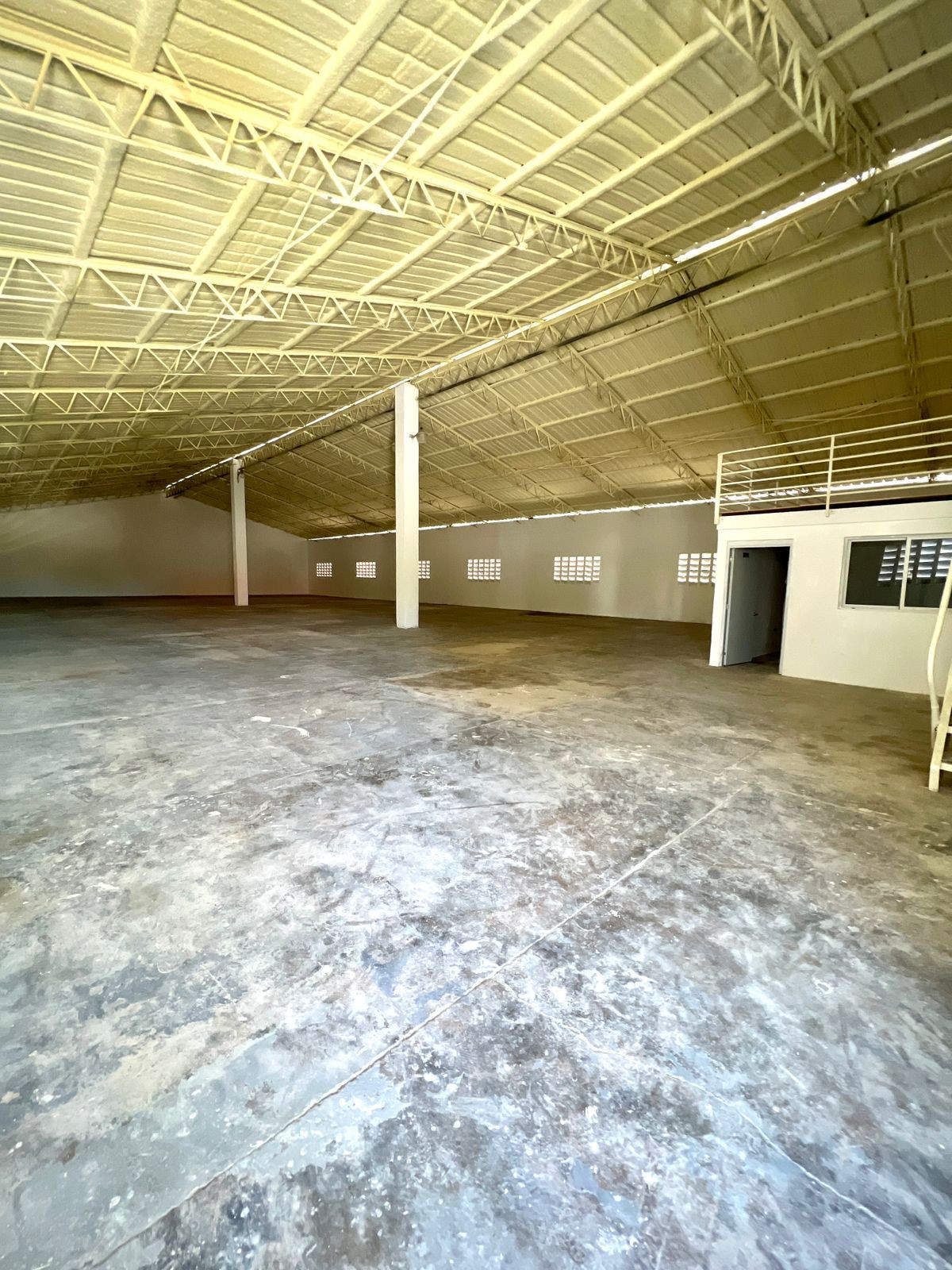 oficinas y locales comerciales - NAVE INDUSTRIAL EN RENTA – SANTO DOMINGO, HONDURAS 1