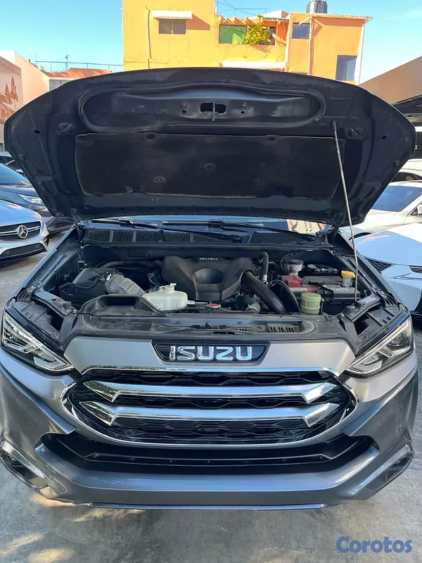 jeepetas y camionetas - Isuzu MUX 2024 11