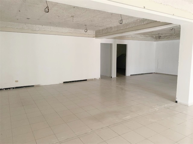 oficinas y locales comerciales - Local en evaristo primer nivel  3