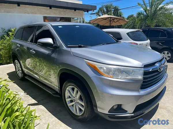 jeepetas y camionetas - Toyota higlander le 2015 6