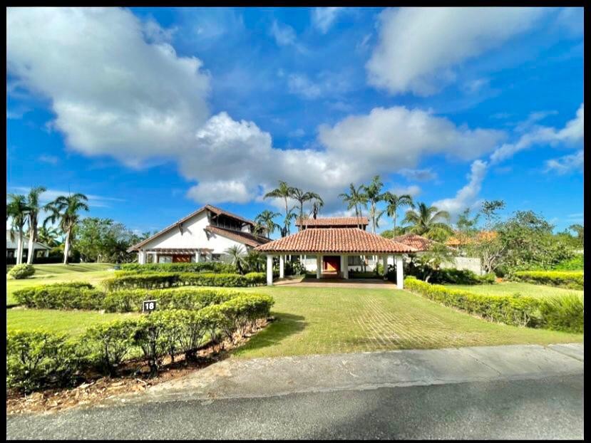 casas vacacionales y villas - Lujosa y Espectacular Villa en Casa de Campo 0