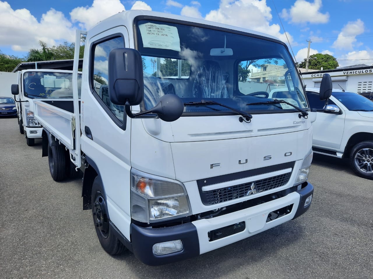 camiones y vehiculos pesados - Mitsubishi Fuso cama corta. 2023.  12 pies 