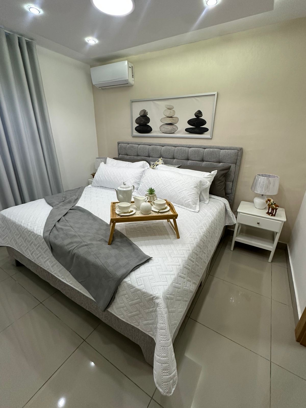 apartamentos - venta de apartamento con piscina y línea blanca en la autopista de san Isidro  2