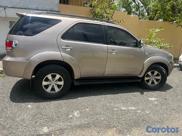 jeepetas y camionetas - venta Toyota fortuner 2008 3