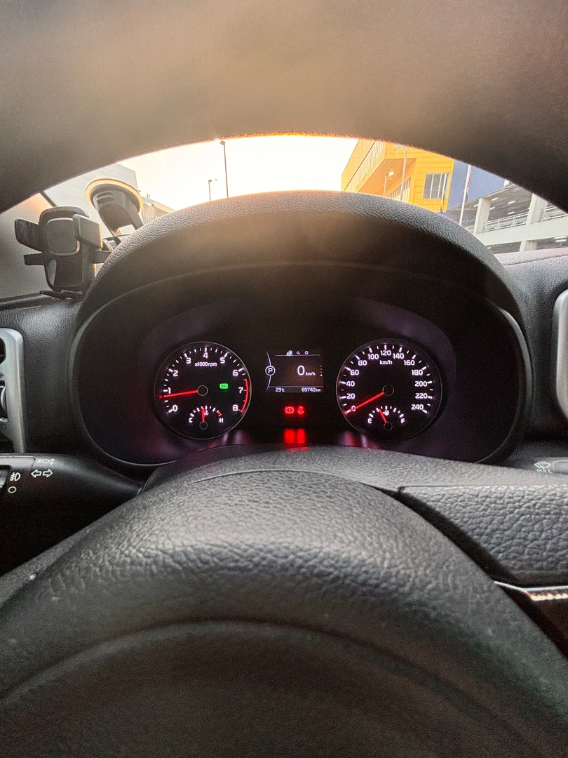 jeepetas y camionetas - Kia Sportage 2017, color rojo, motor DOHC 16V, como nueva. 4