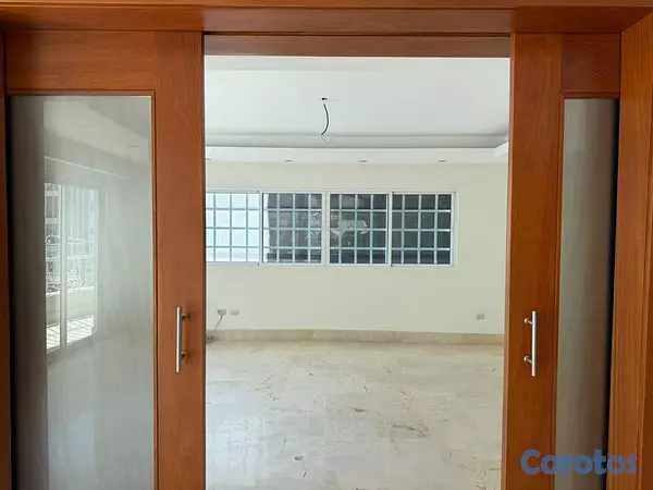 apartamentos - Amplio apartamento en alquiler en Evaristo morales 10