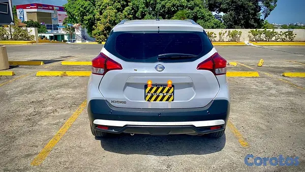 jeepetas y camionetas - precio ligeramente negociable  3