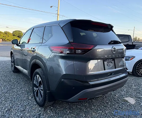 jeepetas y camionetas - Nissan Rogue SV 2021 
 4