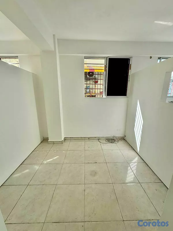 oficinas y locales comerciales - Local Comercial en Alquiler Los Peralejos, Avenida 5