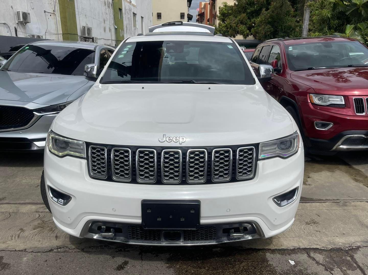 jeepetas y camionetas - JEEP GRAND CHEROKEE OVERLAND 2017 0
