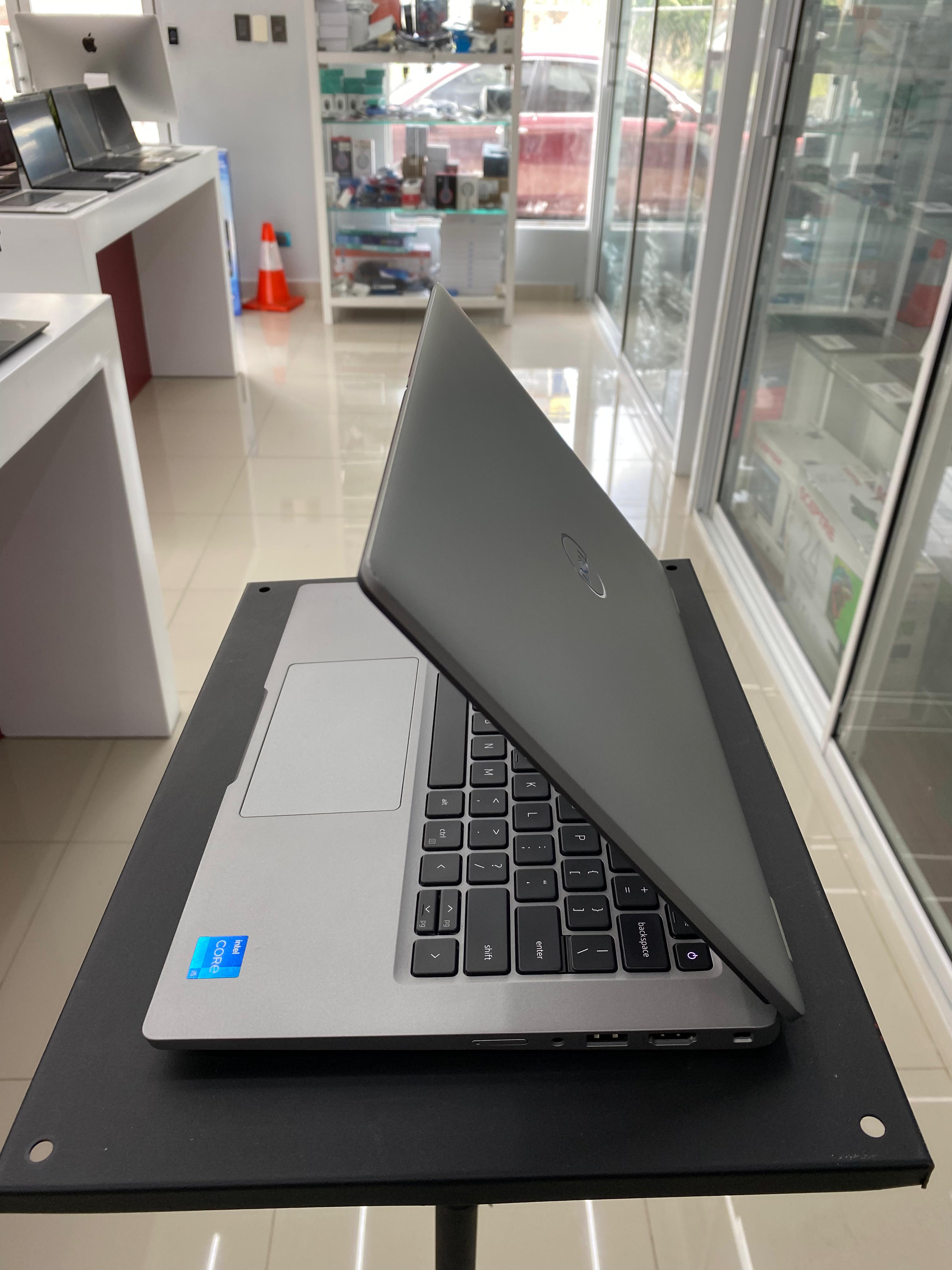 computadoras y laptops - Laptop Dell Latitude E5320 core i5 11va Gen 14 pul 1