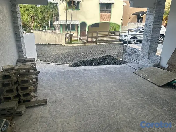 casas - Vendo Casa en Arroyo Hondo, Santo Domingo Distrito Nacional  2
